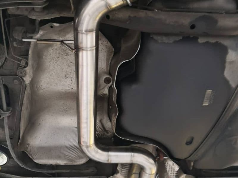 VW Golf GTi MK6 – vyndání středového tlumiče