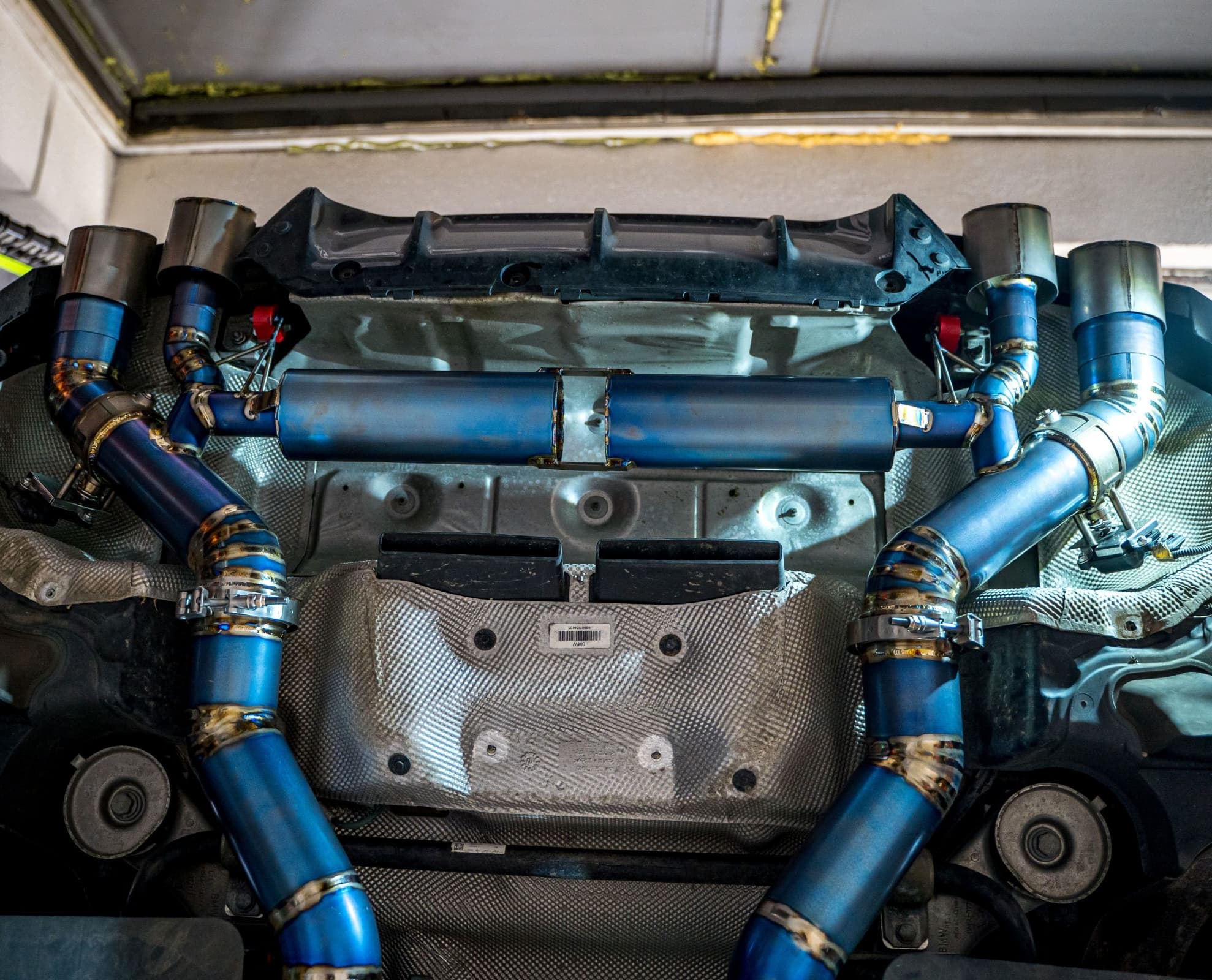 Titanový výfuk BMW F90 M5